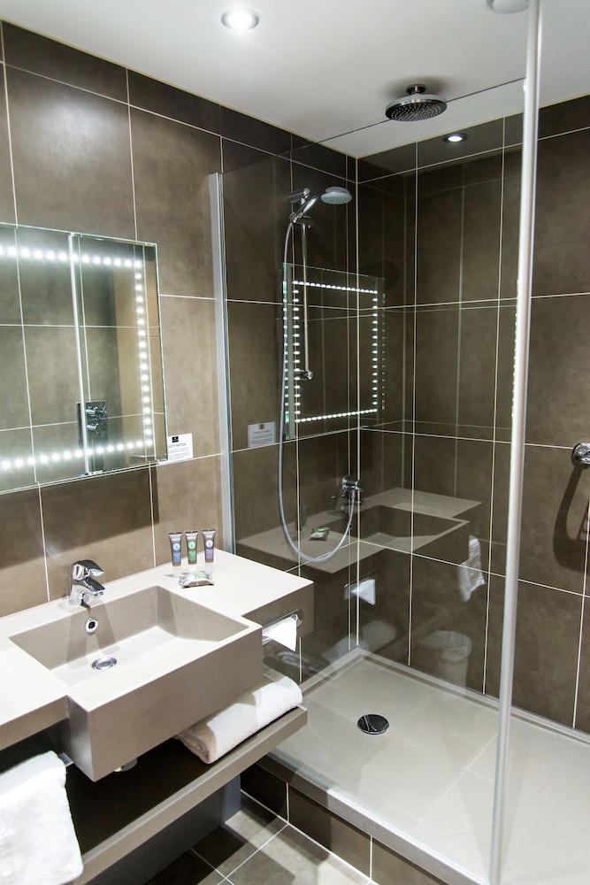 Superior Room, 1 Queen Bed (Premium) - Photo 11