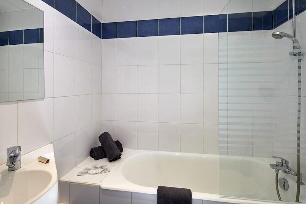 Twin Room courtesy photo 2