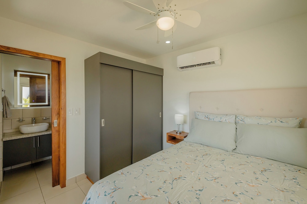 Signature House, 2 Bedrooms, Balcony photo 2