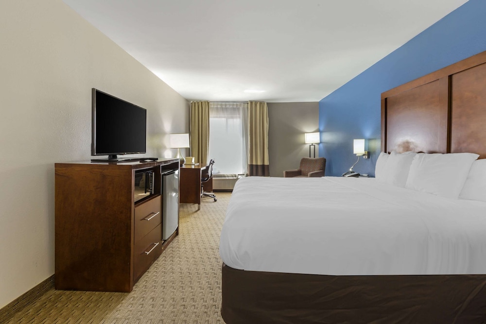 Standard Room, 2 Queen Beds, Non Smoking - Photo 14