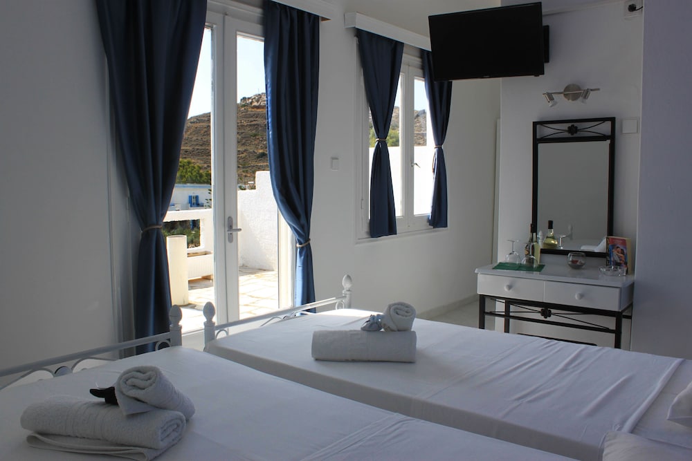 Standard Double or Twin Room photo 3