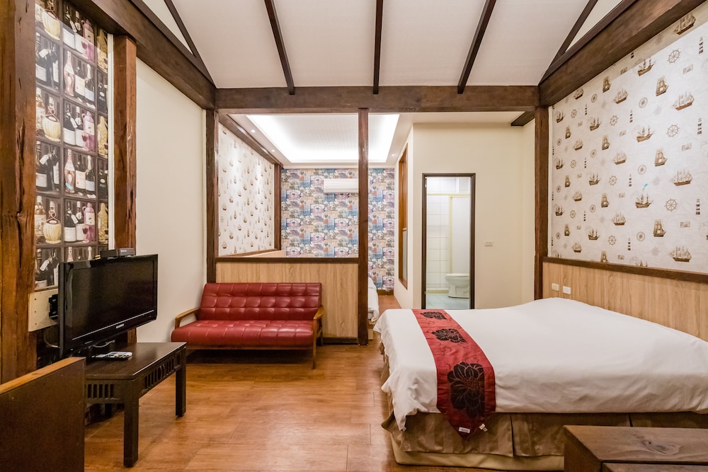 Quadruple Room (Houseboat) photo 2