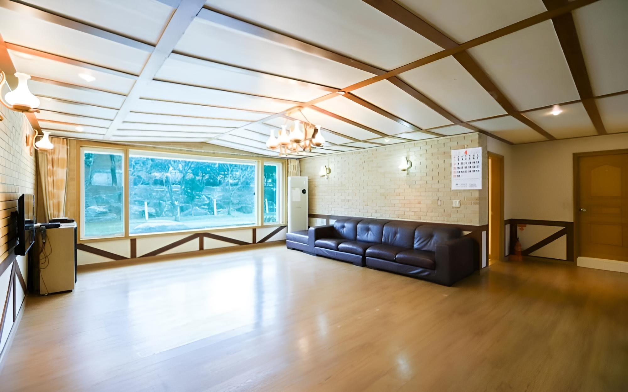 Room (A-Building)