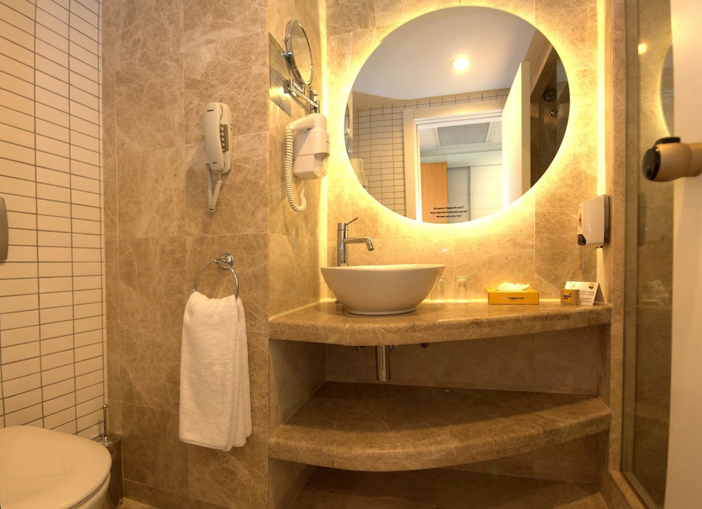 Standard Room with Partial Sea View photo 3