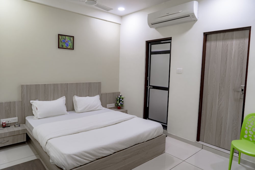 Deluxe Ac Rooms