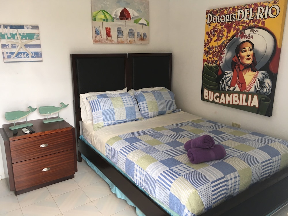 SS 2b - Standard Room, 1 queen bed, 2nd Floor photo 2