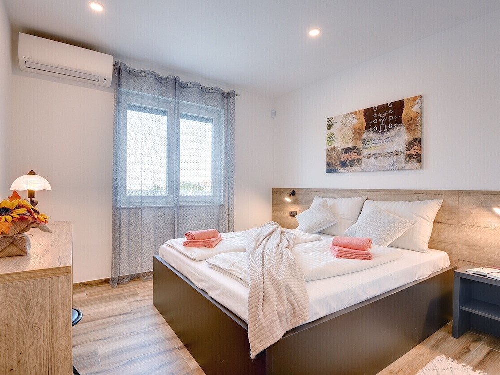 Villa photo 2