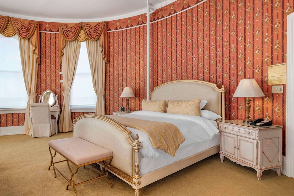 Suite, 1 King Bed, Non Smoking, Tower - Photo 1