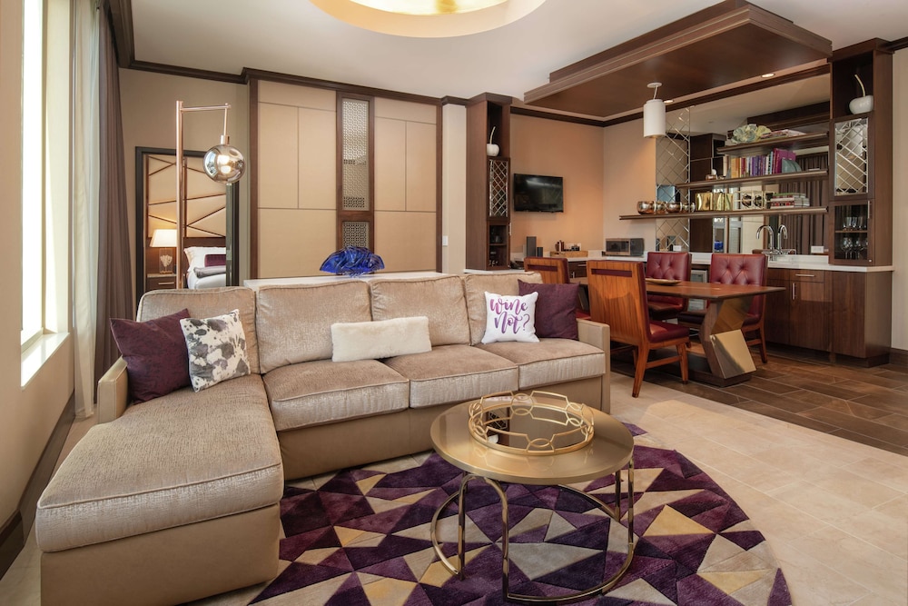 Penthouse, 2 Bedrooms (King Street) thumbnail 5