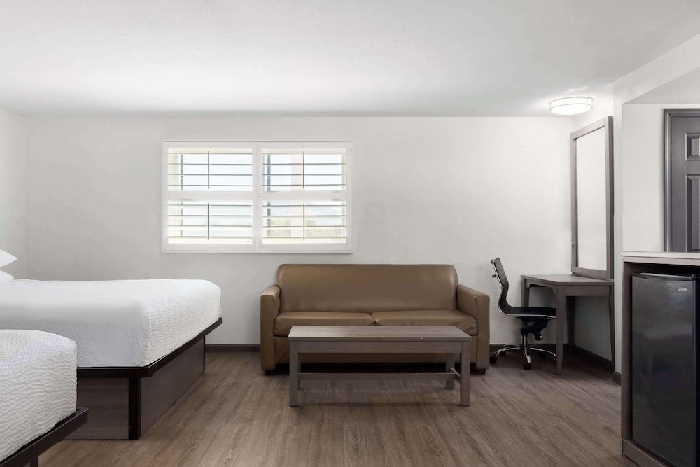 Suite, Multiple Beds, Non Smoking - Photo 2