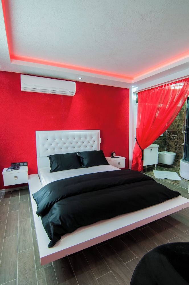 Exclusive Double or Twin Room photo 3