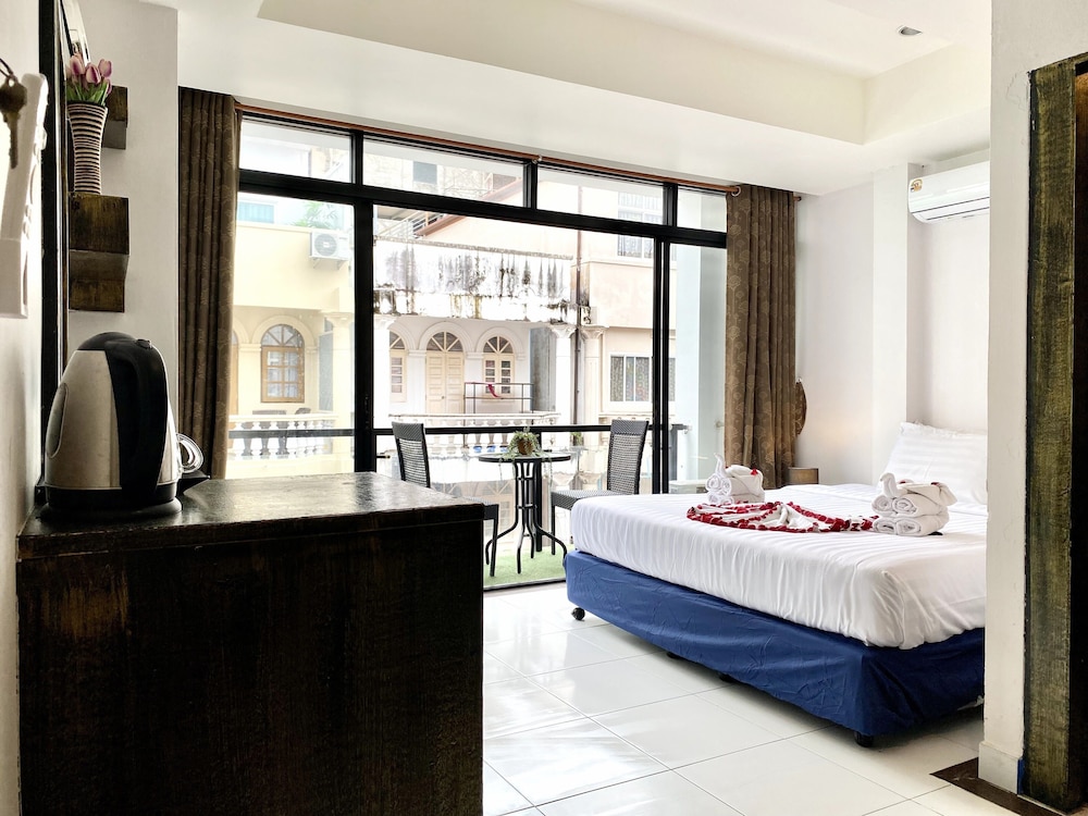 Deluxe Double Room, Balcony - Photo 9