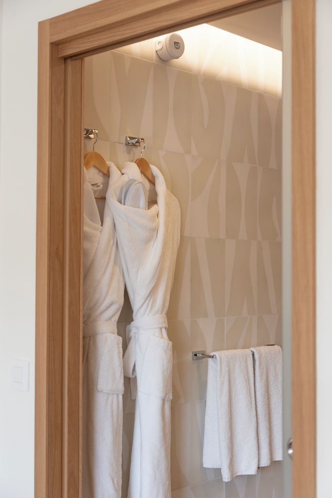 Classic Room, 2 Twin Beds, Pool View Classic Room, 2 Twin Beds, Pool View