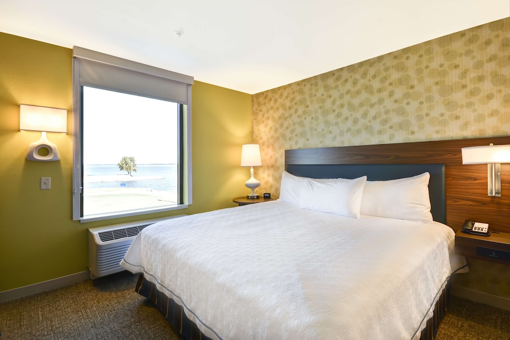 Studio, 1 King Bed, Accessible, Bathtub