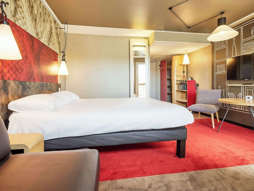 Premium Room, 1 Double Bed with Sofa bed - Photo 6