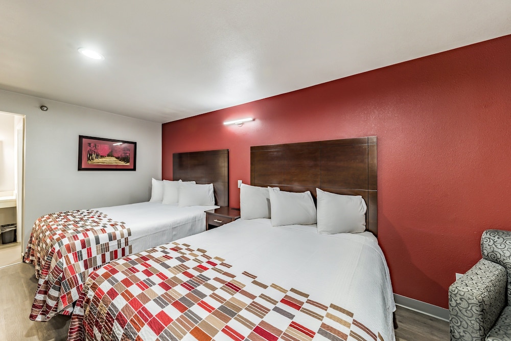 Deluxe Room, 2 Queen Beds (Smoke Free) - Photo 3