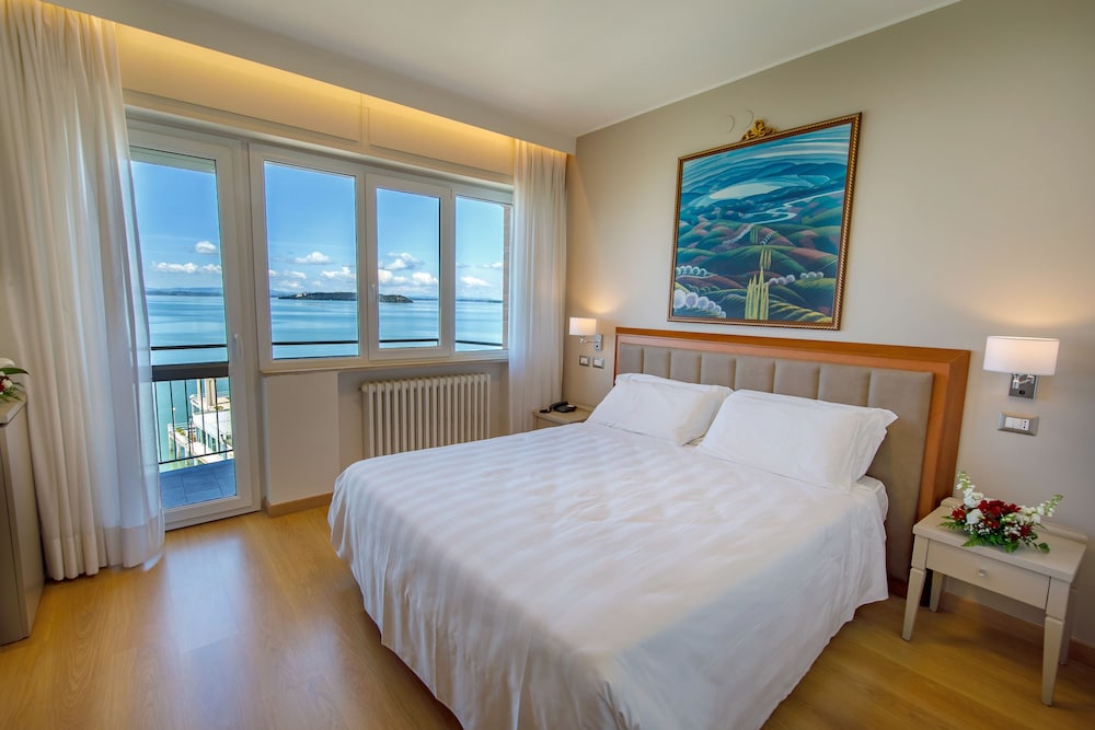 Deluxe Double or Twin Room, Lake View - Photo 3