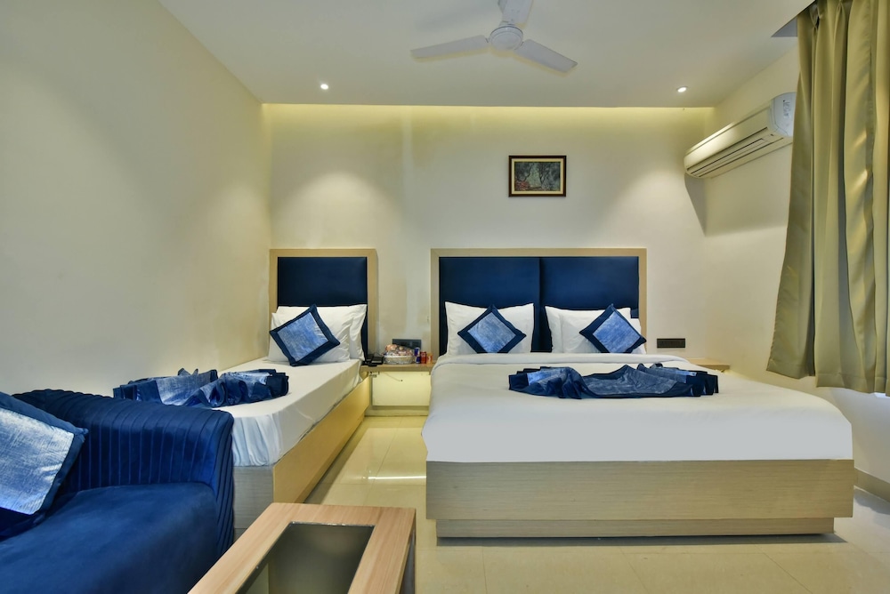 Club Triple Room