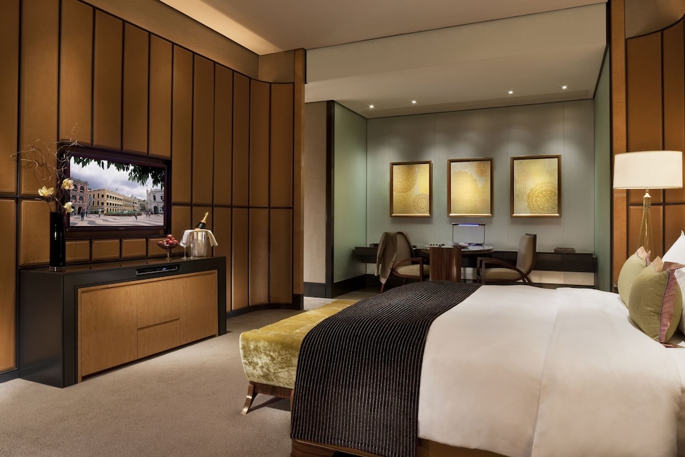 Grand Deluxe Suite photo 3