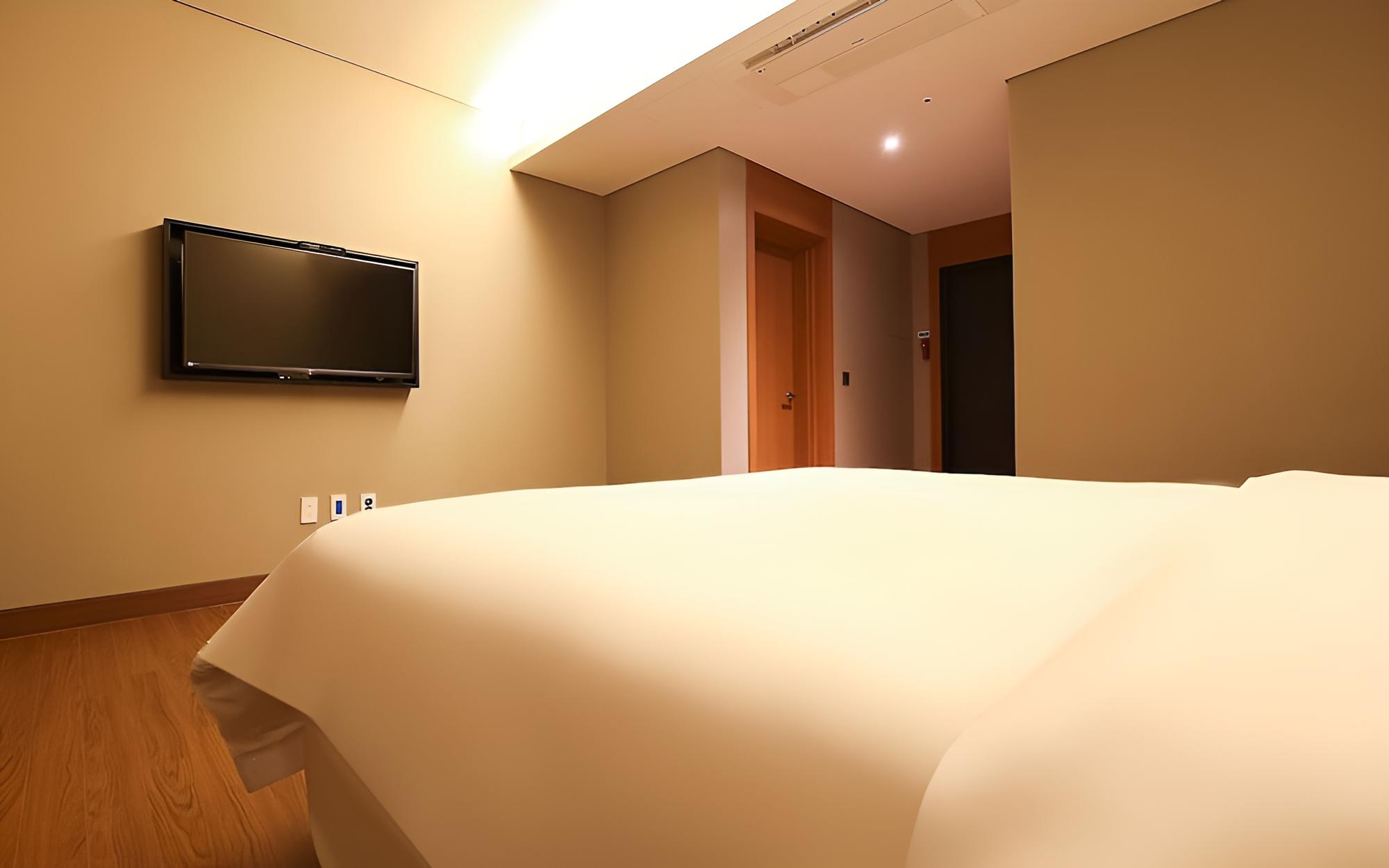 Room (Stand and)