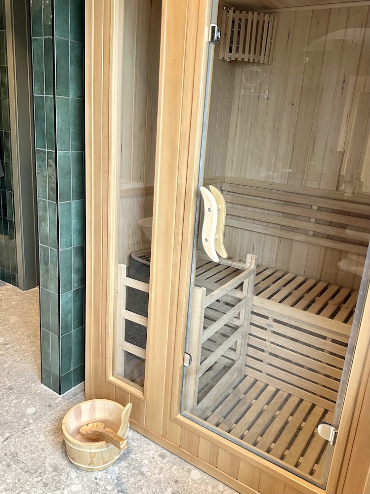 Studio Suite - Photo 16