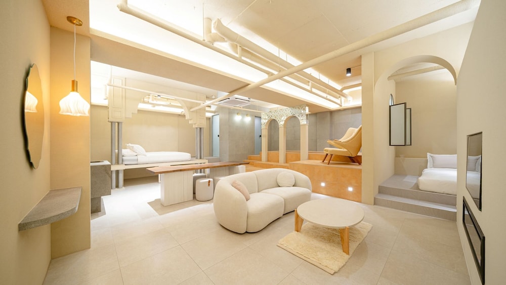 mo 101(Suite Room/Party Room)