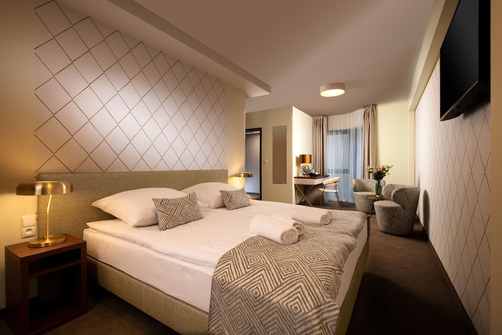 Standard Double or Twin Room, Courtyard Area - Photo 4