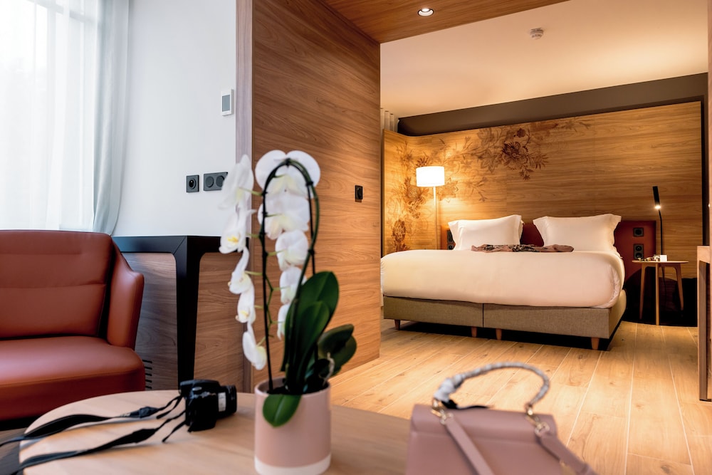 Premium Suite, 1 Bedroom, Garden View (King Bed) - Photo 1