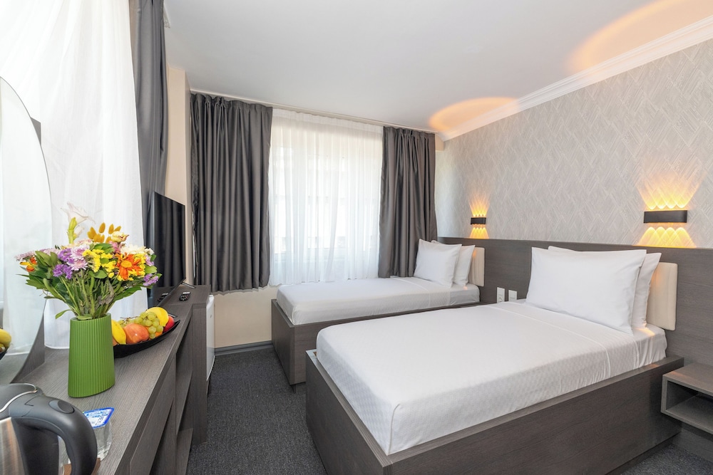 Standard Twin Room, City View photo 1