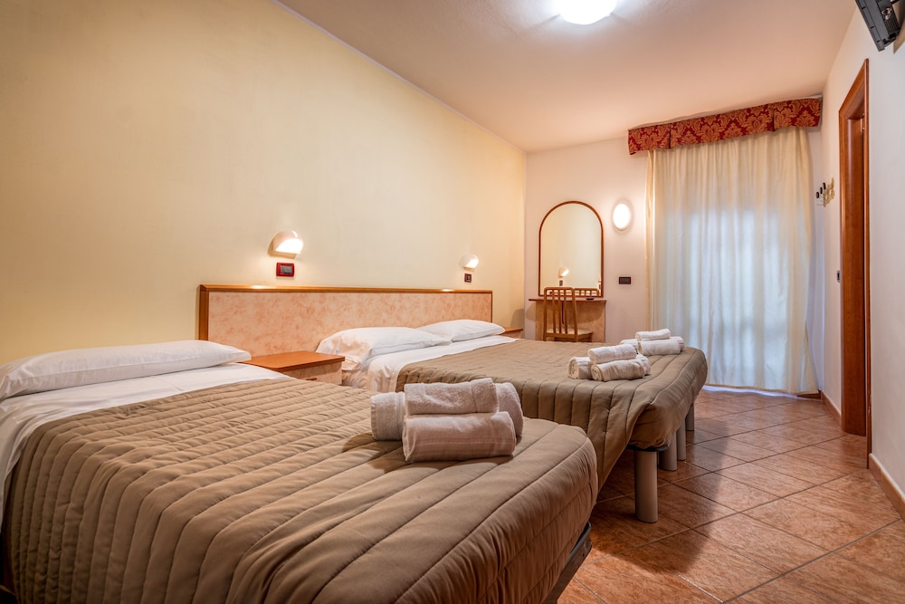 Standard Triple Room photo 1