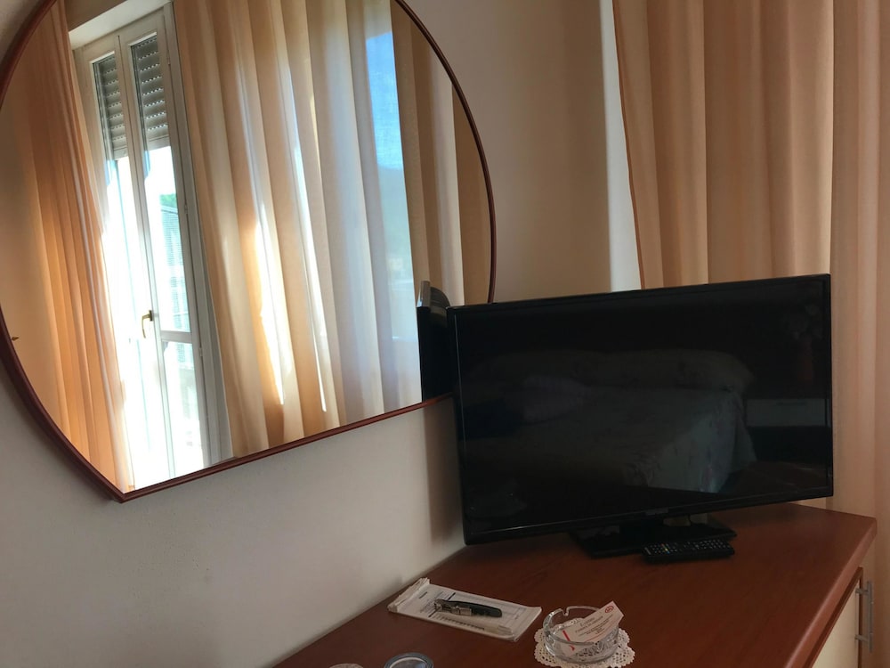 Quadruple Room, Hill View photo 2