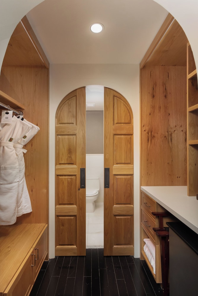 Executive Room, 1 King Bed, River View - Photo 5