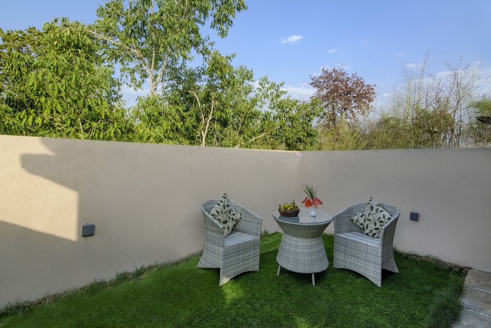 Suite, River View - Photo 3
