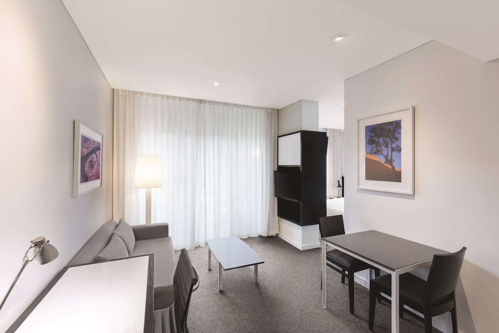 One Bedroom Premier Apartment King - Photo 7