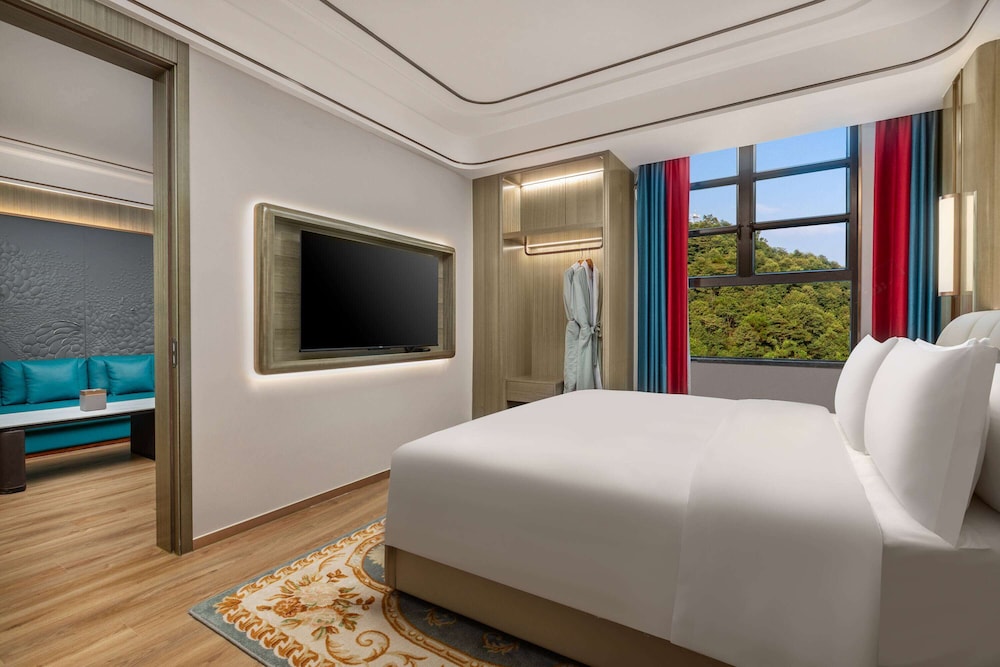 Executive Suite, 1 King Bed, Non Smoking photo 1