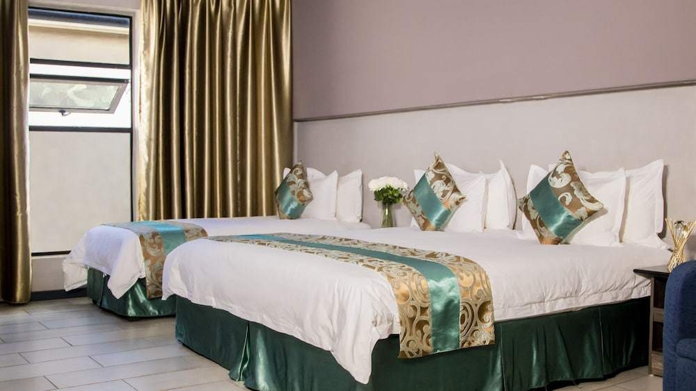 Deluxe Triple Room, Garden View