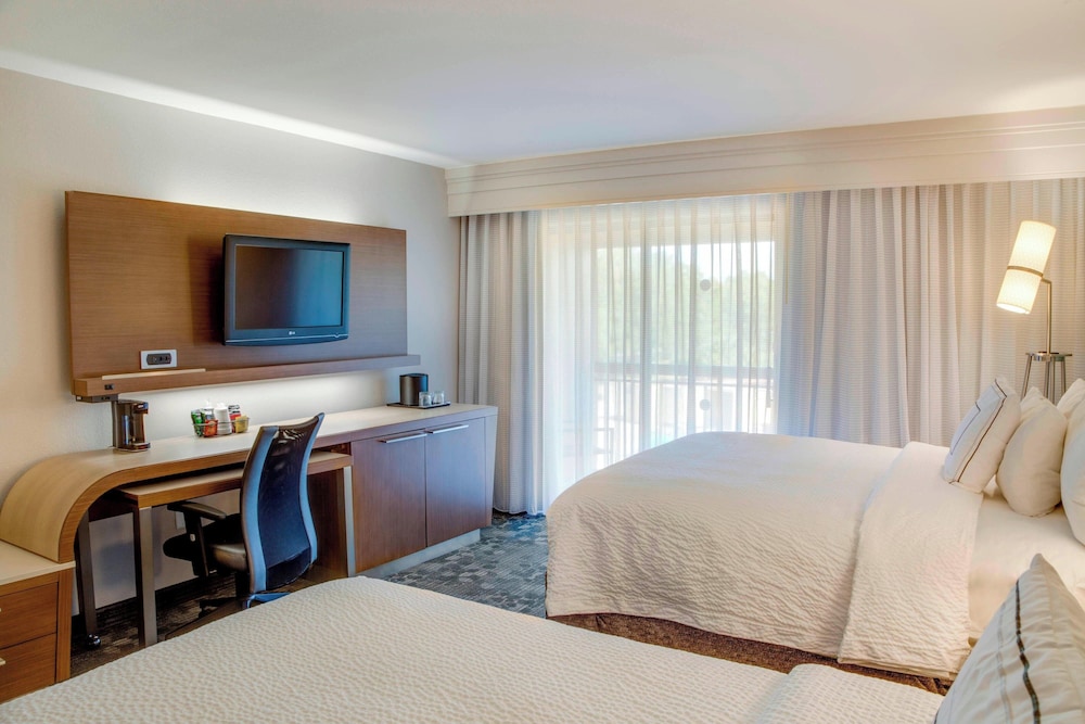 Room, 2 Queen Beds (Mobility/Hearing Accessible, Tub) photo 1