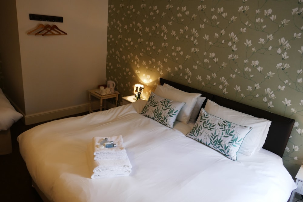 Signature Suite, Ensuite (Linton) photo 3