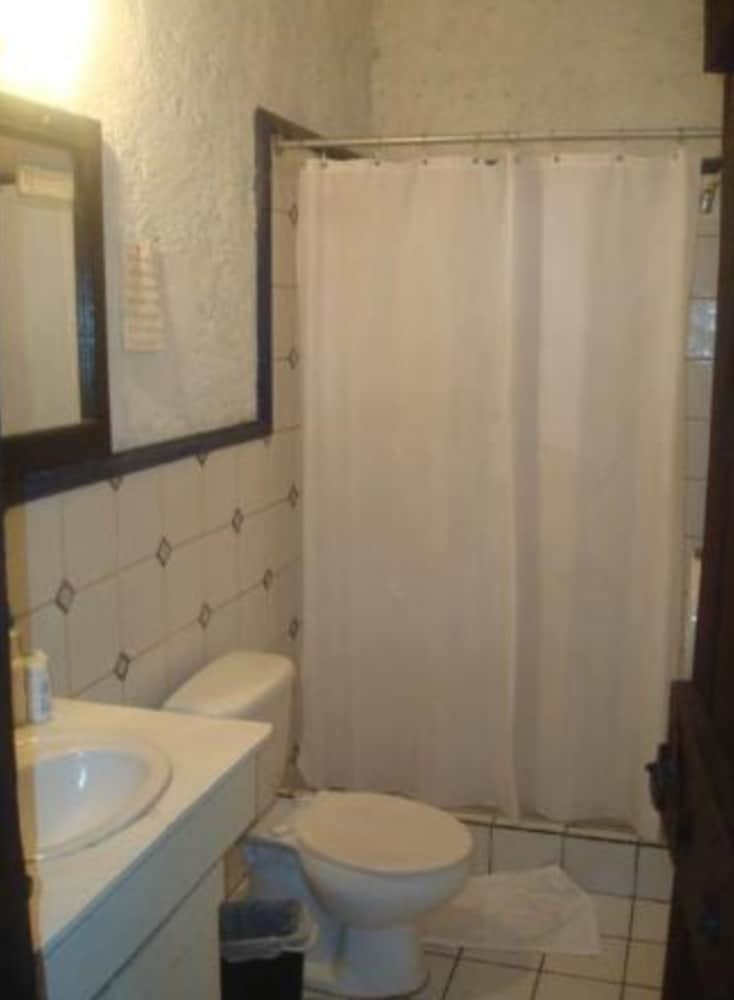 Quadruple Room, Multiple Beds, Non Smoking photo 2