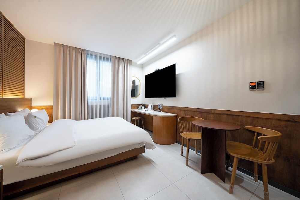 Deluxe Room - Photo 2