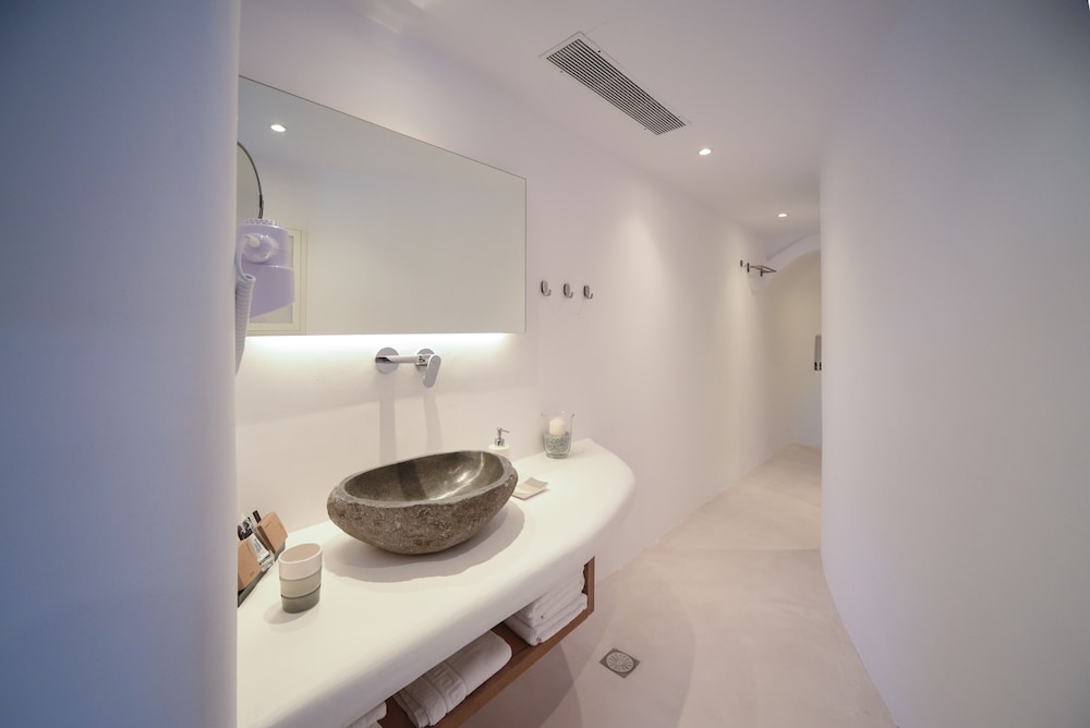 Deluxe Suite, Jetted Tub, Pool View - Photo 15