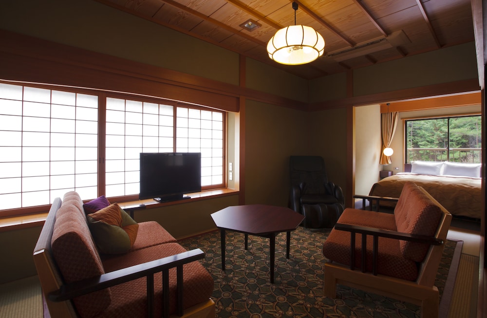 Suite (Japanese-Western Style, Open-Air Bath) photo 3
