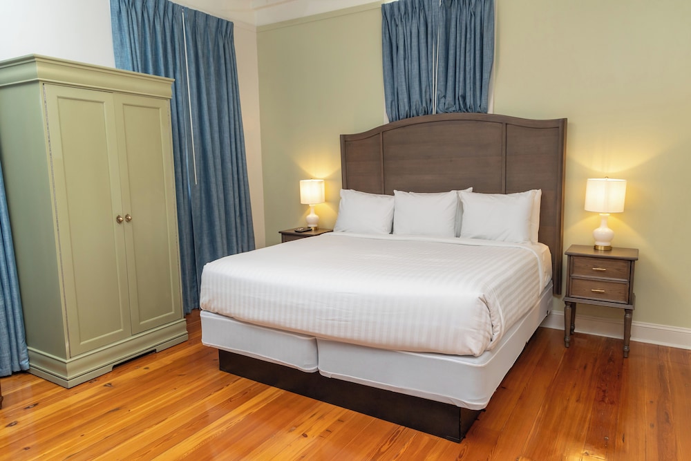 Deluxe Room, 1 King Bed - Photo 5