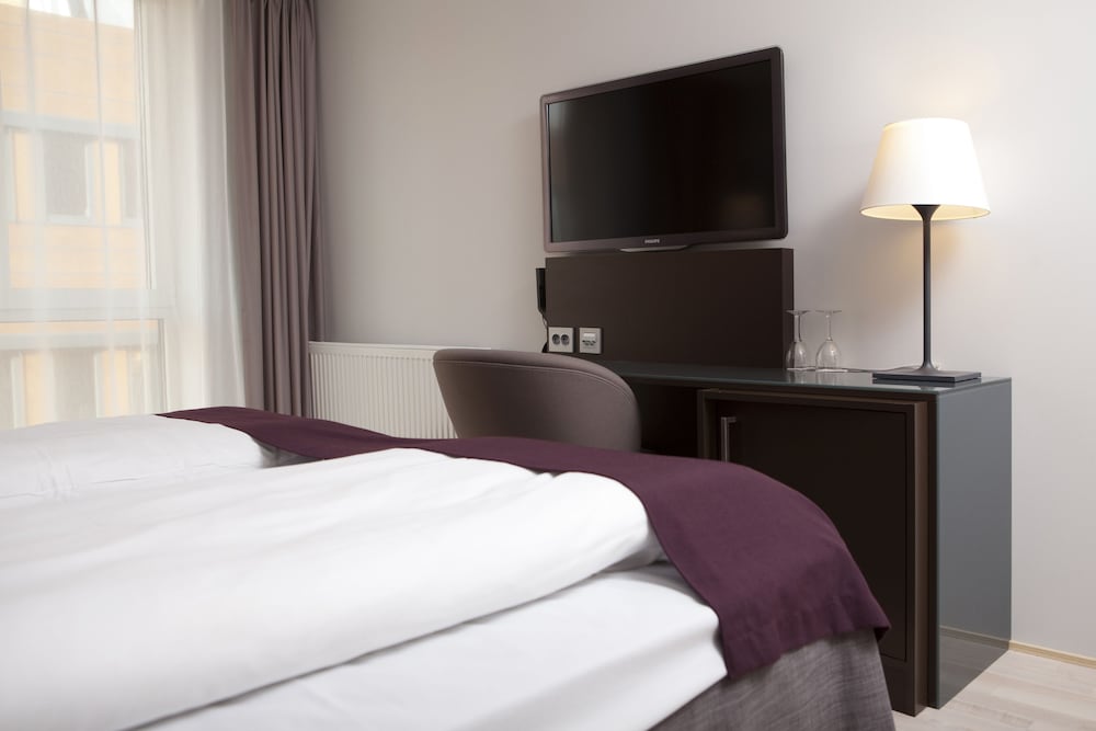 Standard Room, 1 Double Bed, Non Smoking - Photo 3