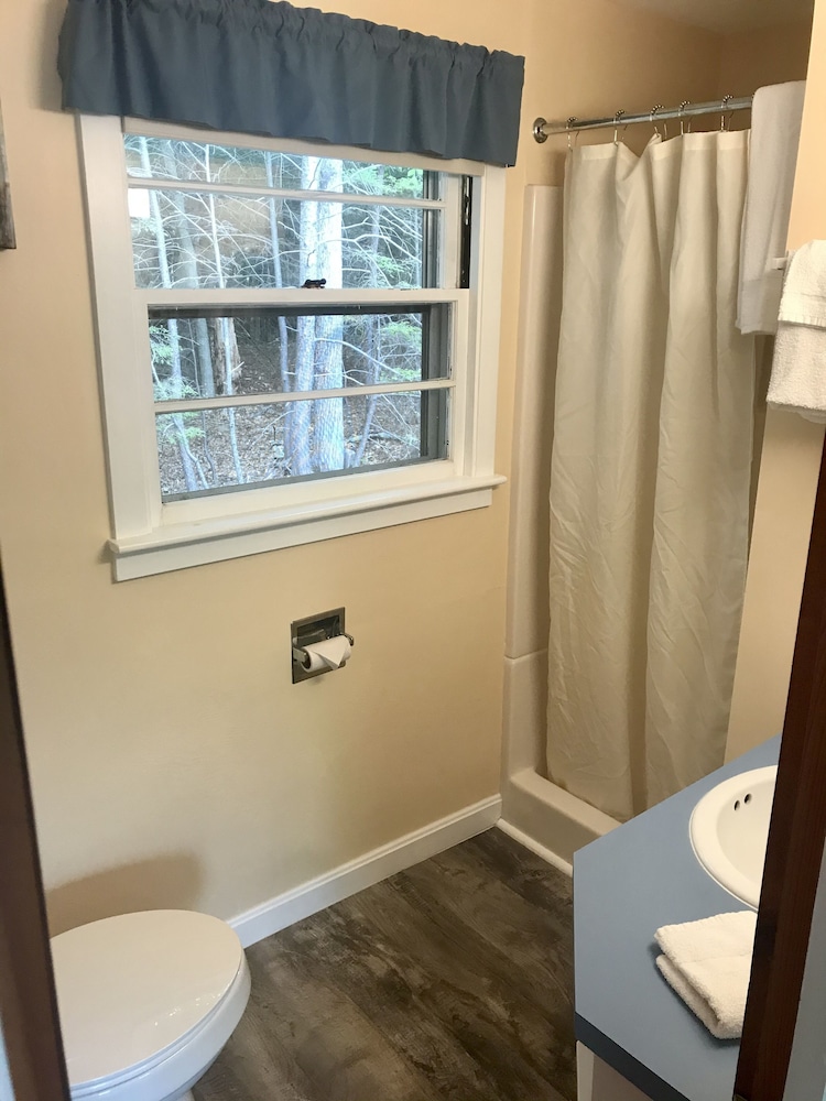 Superior Double Room, Multiple Beds, Refrigerator & Microwave photo 3
