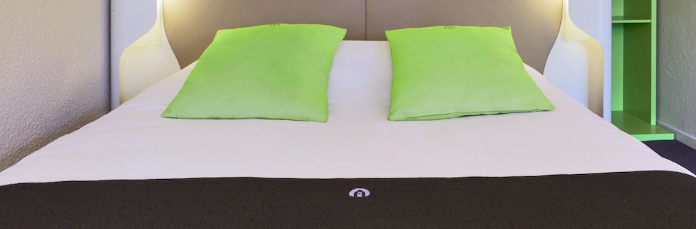 Standard Room, 2 Twin Beds - Photo 8