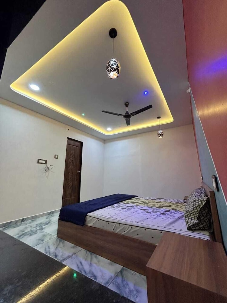 Deluxe Room - Photo 11