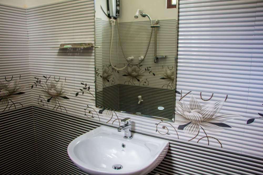 Economy Triple Room, 1 Bedroom, River View, Mountainside photo 2