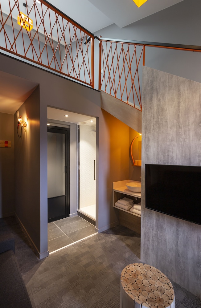 Junior Duplex, 1 Queen Bed with Sofa bed, Mountain View (Iseran Mezzanine) - Photo 1