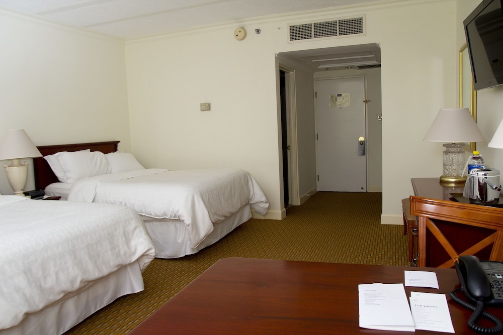 Club Room, 2 Queen Beds (Concierge level) - Photo 2